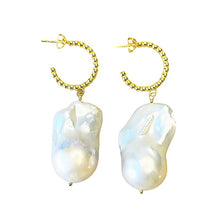 Indlæs billede til gallerivisning BIG BAROQUE Pearls White Hoops